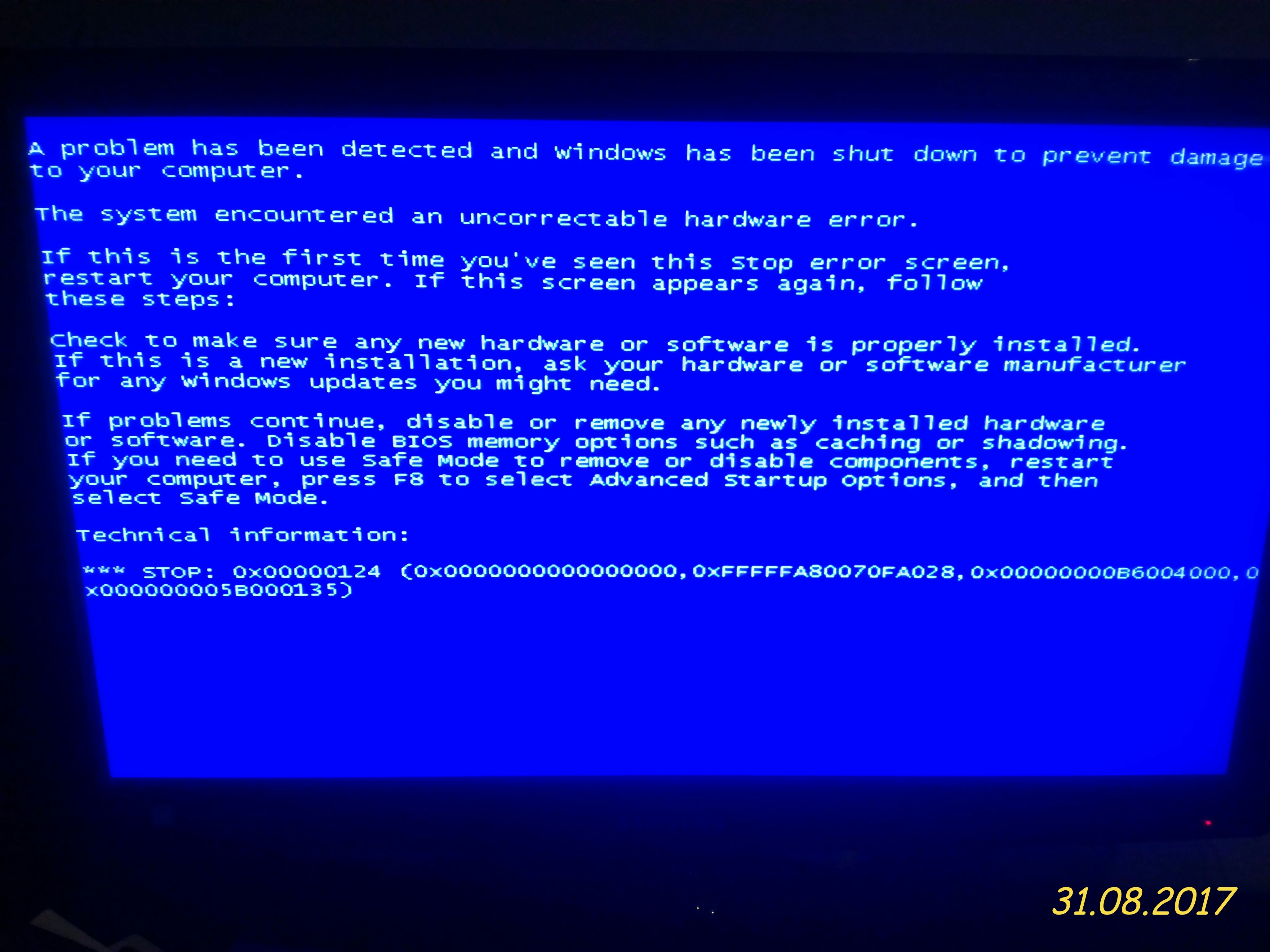 При включении ноутбука синий экран. Синий экран смерти. Синий экран загрузки. Синий экран на ноутбуке. Ошибка при загрузке ОС.